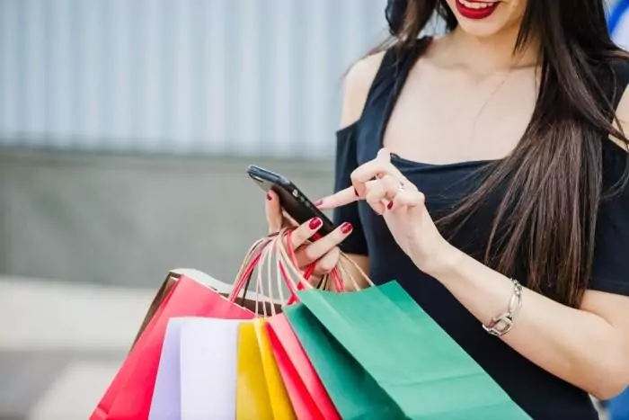 Hindari Gaya Hidup Konsumtif Atur Keuangan untuk Hiburan Blog GoPay