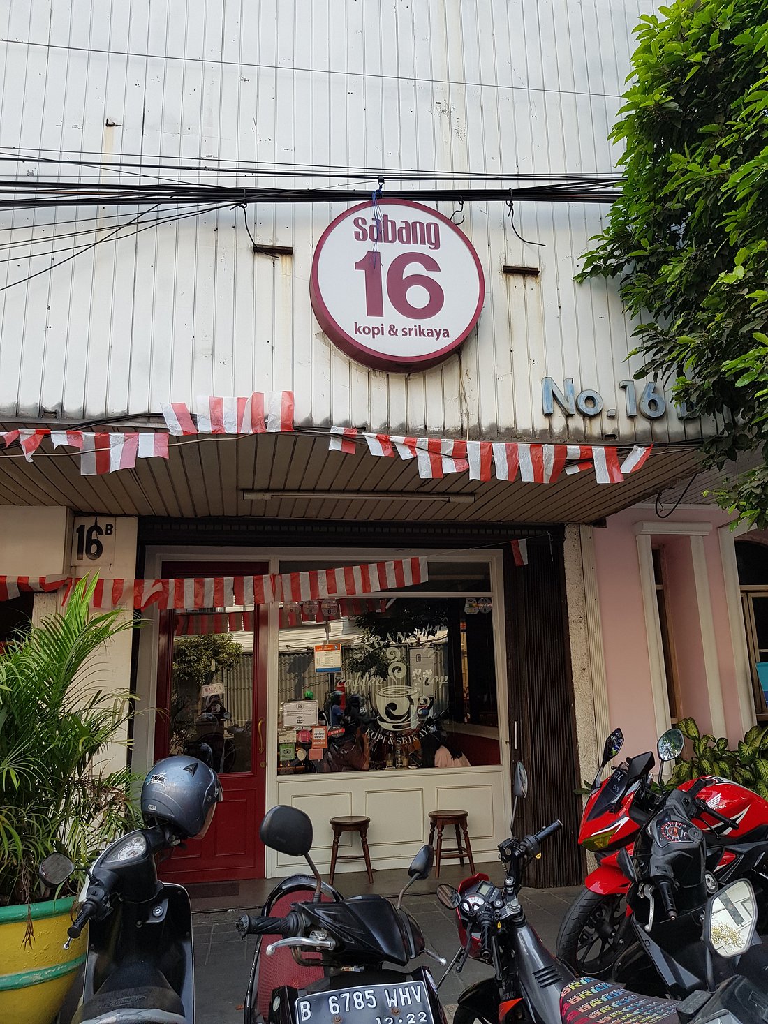 Kedai Kopi Klasik dan Sajian Kuliner Nusantara |