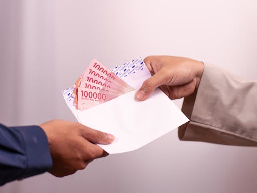 Tentukan skema pembagian berdasarkan besaran gaji