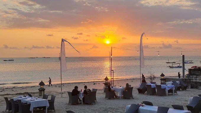 Bawang Merah Beachfront Restaurant Jimbaran