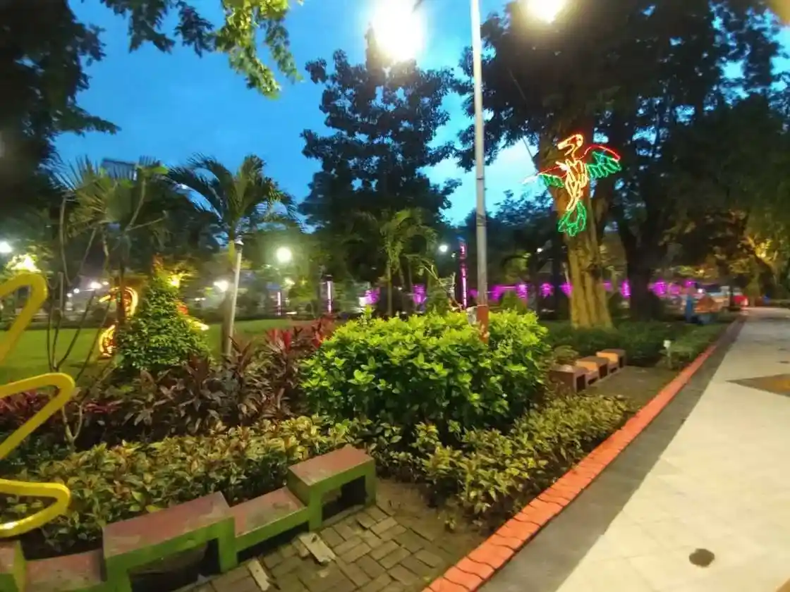 Taman Bungkul Tempat Nongkrong di Surabaya Blog GoPay