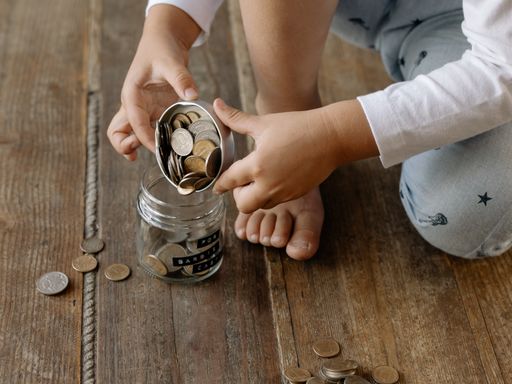 Harus Punya Uang Banyak Dulu buat Menabung