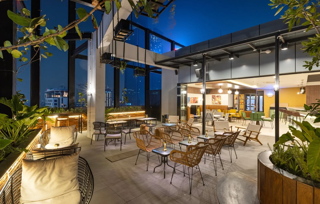 The Platform Rooftop Bar 