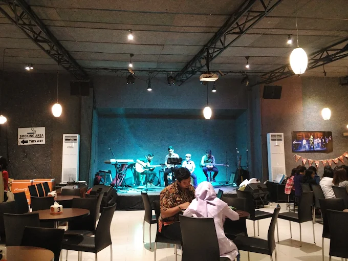 Michael TJ Gelato Cafe & Resto