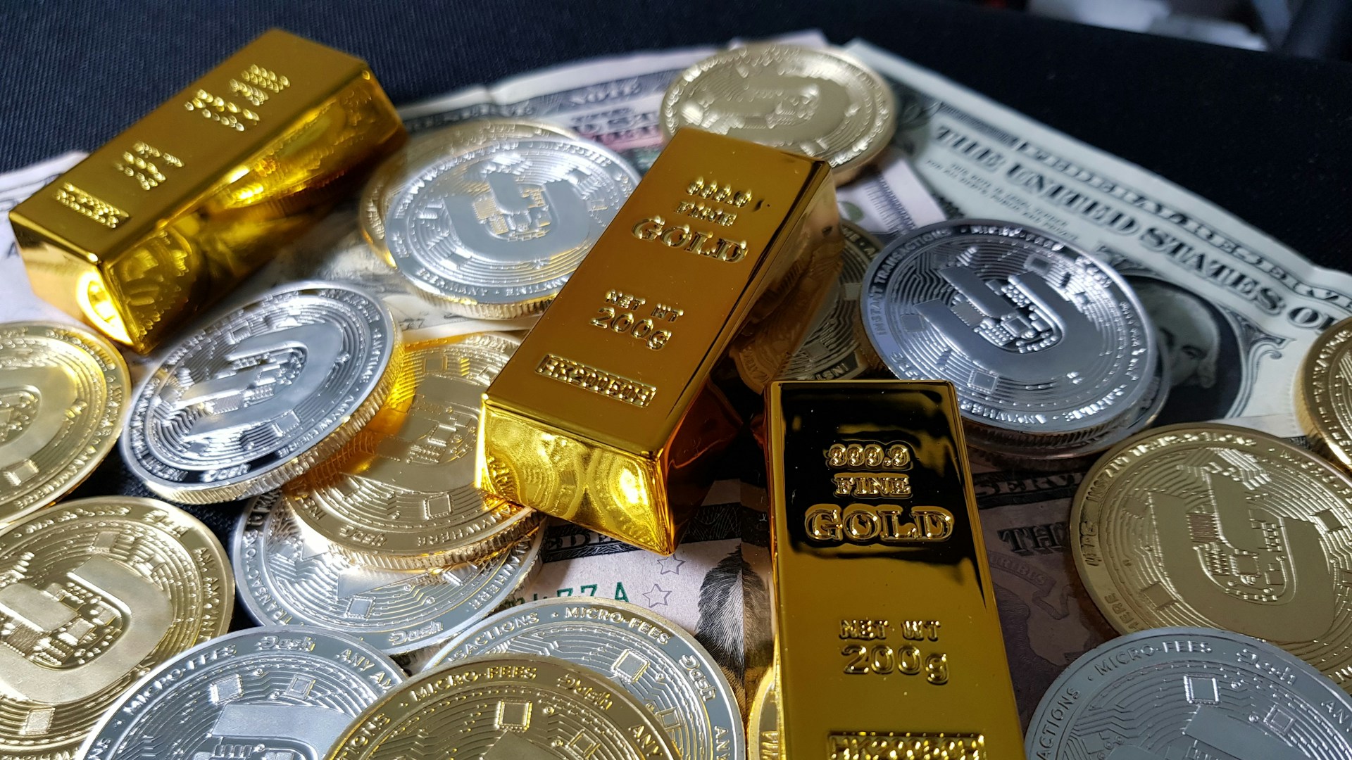 Alihkan porsi emas berlebih ke aset lain