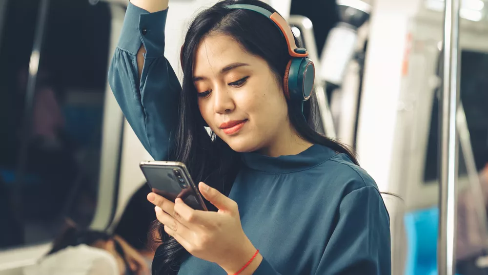 Dengerin Podcast atau Musik Favorit Aktivitas Saat Terjebak Macet Blog GoPay
