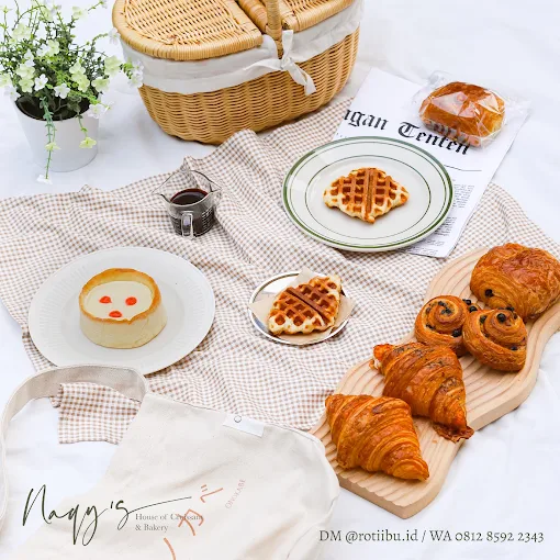 Naqy's Cafe & Bakery