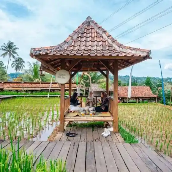 Ngopi di Sawah Tempat Bukber di Bogor Blog GoPay