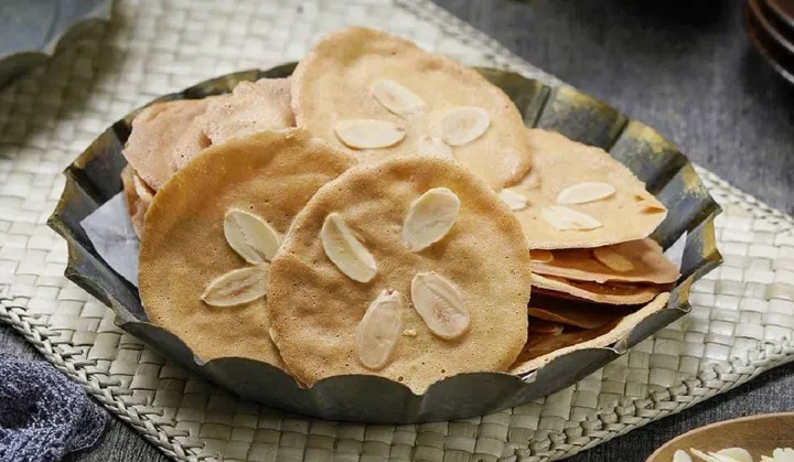 Almond crispy