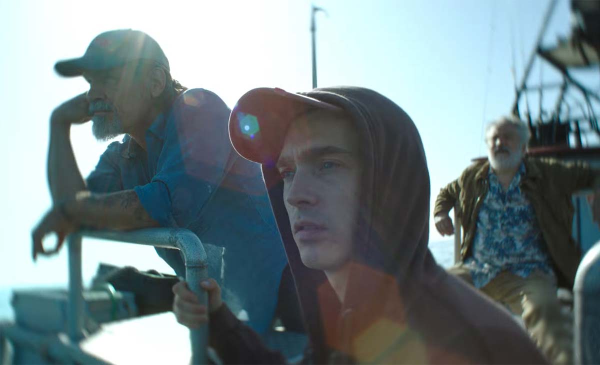 Austin Abrams melakukan semua stunt sendiri