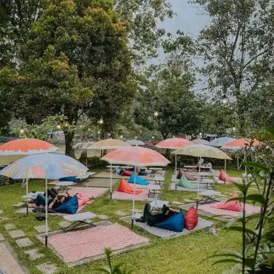 Warung Tepi Danau Tempat Bukber di Bogor Blog GoPay