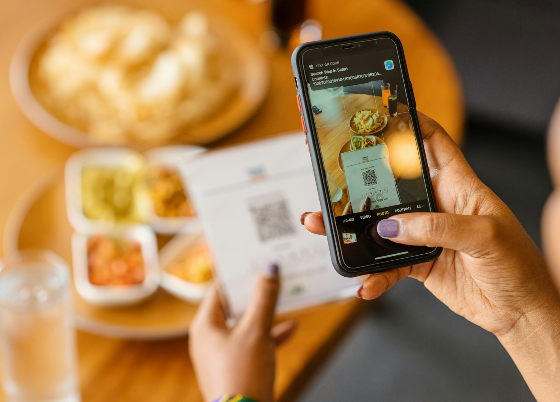 Cara Aman Scan QR di Tempat Duduk