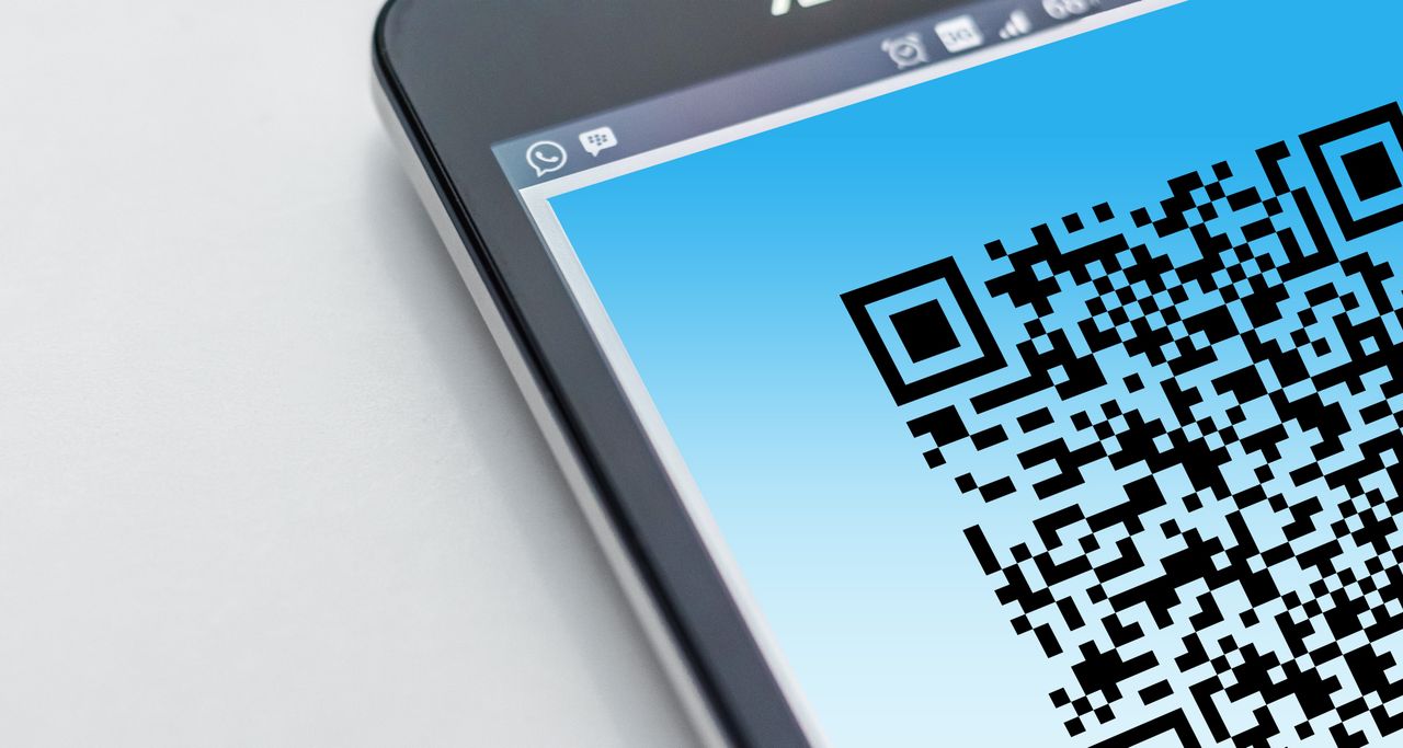Ciri-ciri Modus Stiker QR Palsu di Meja Makan 