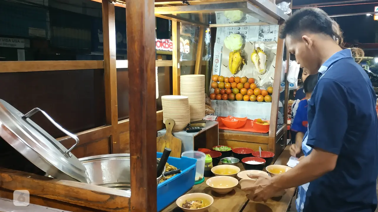 Kehangatan Sup Tradisional dan Nasi Gandul Khas Pati