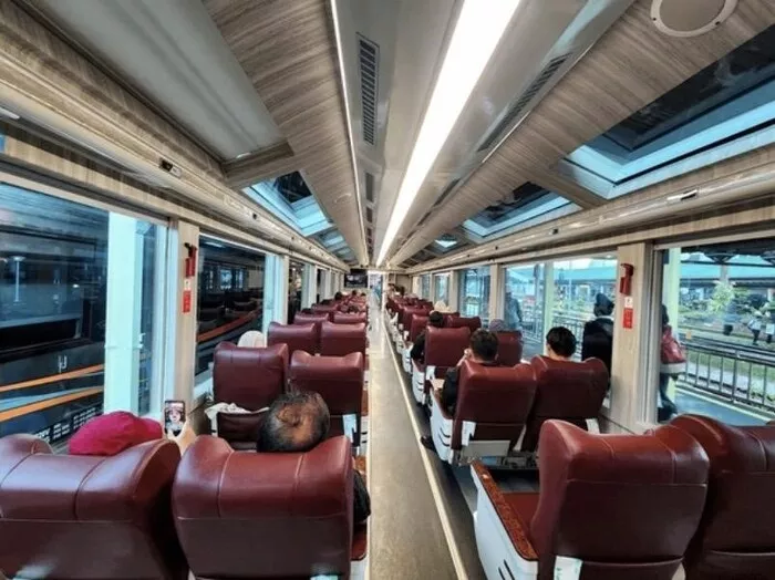 Gunakan Transportasi Umum atau Pergi Bareng Teman Tips Liburan Murah di Bandung Blog GoPay