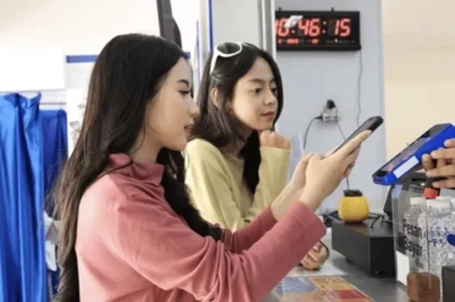 Transaksi Lebih Cepat Keuntungan Pakai QRIS untuk Traveler Blog GoPay