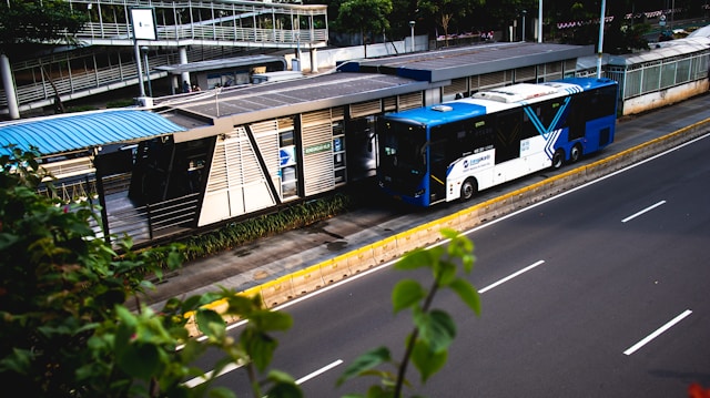 Manfaatkan akses transportasi umum