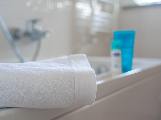 Perlengkapan mandi & perawatan pribadi