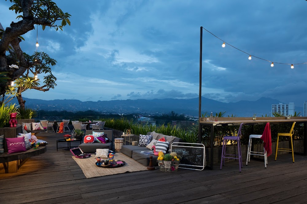 Moxy Sky Resto & Bar