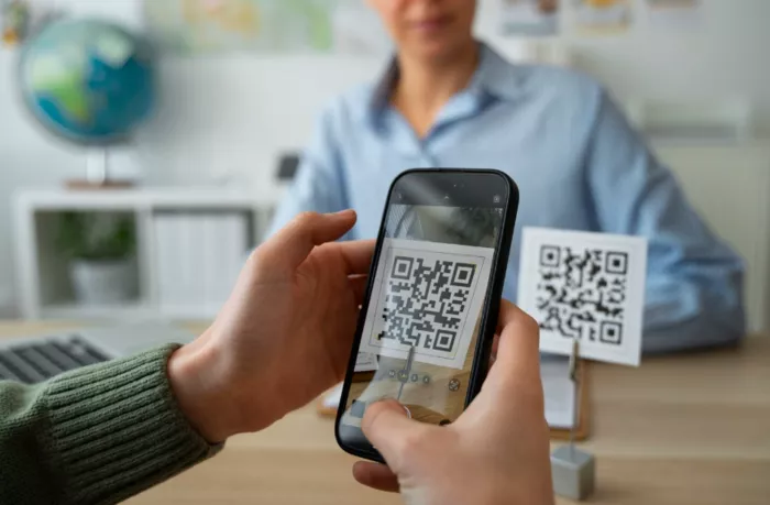 Cek Ketersediaan QRIS Negara Tujuan Item Checklist Sebelum Traveling Blog GoPay