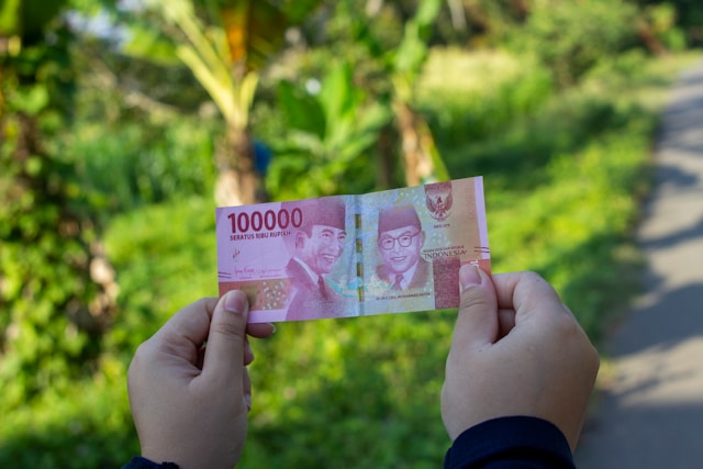 Alokasikan uang untuk investasi secara rutin