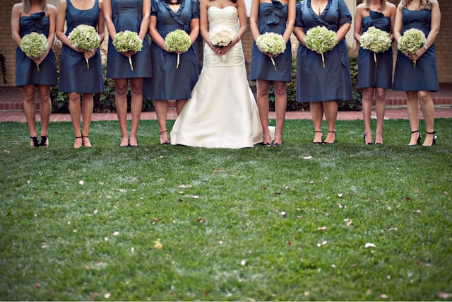 Biaya seragam bridesmaid dan groomsman