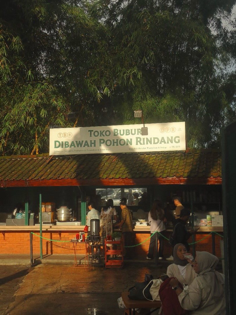 Toko Bubur Dibawah Pohon Rindang 