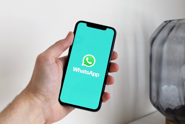 Efek Bahaya Penipuan Lewat Screen Sharing WhatsApp