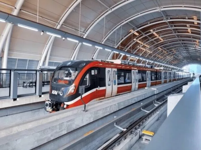 Perlintasan Perbedaan KRL MRT dan LRT Blog GoPay