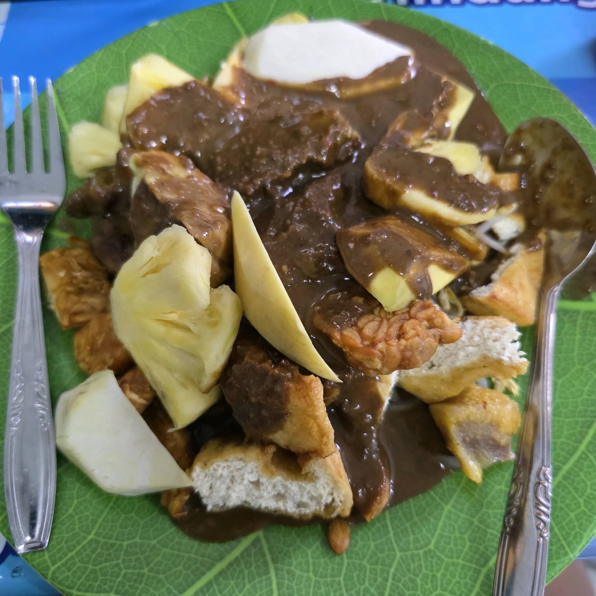 Rujak Cingur dan Sop Buntut Genteng Durasim
