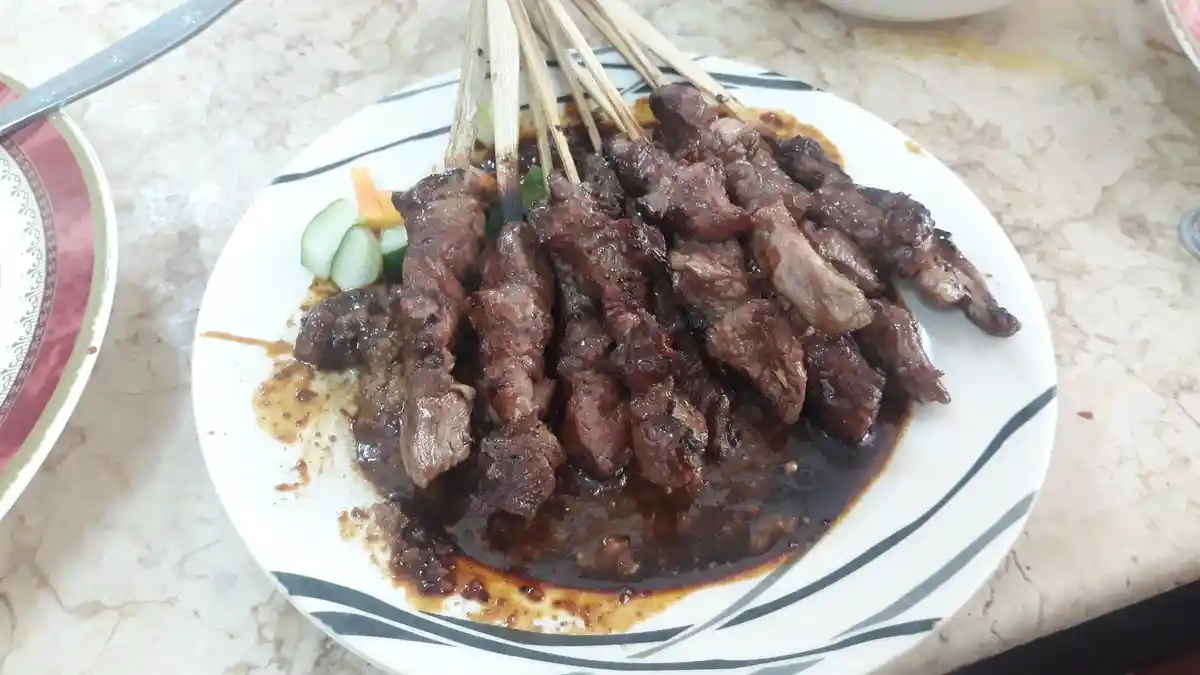 Aroma Bakaran Sate Legendaris dan Nasi Goreng Sabang