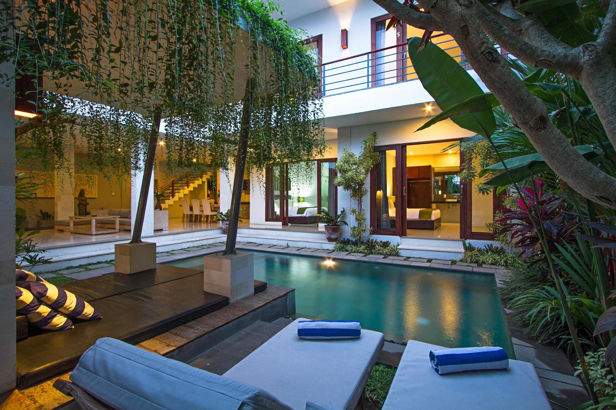 Apple Villas and Apartments