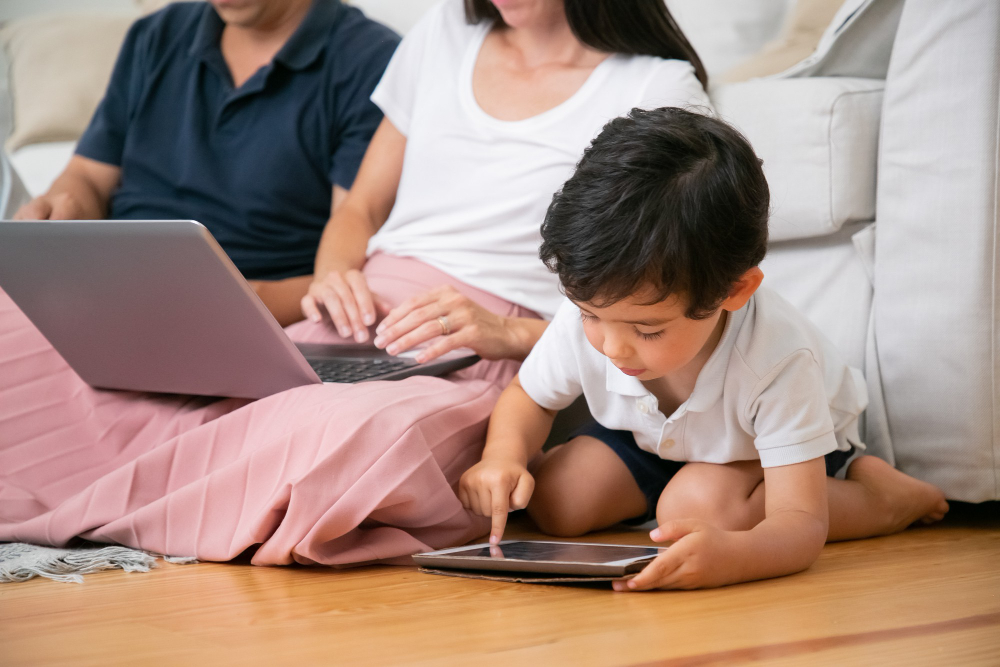 Gunakan fitur parental control e-wallet 