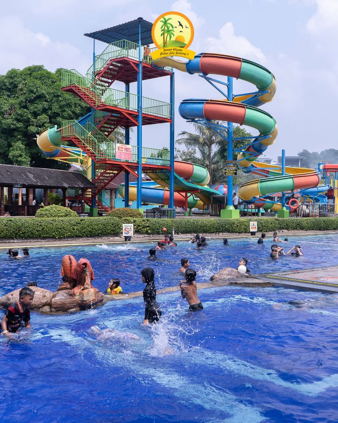 Main Air di Taman Wisata Pulau Situ Gintung