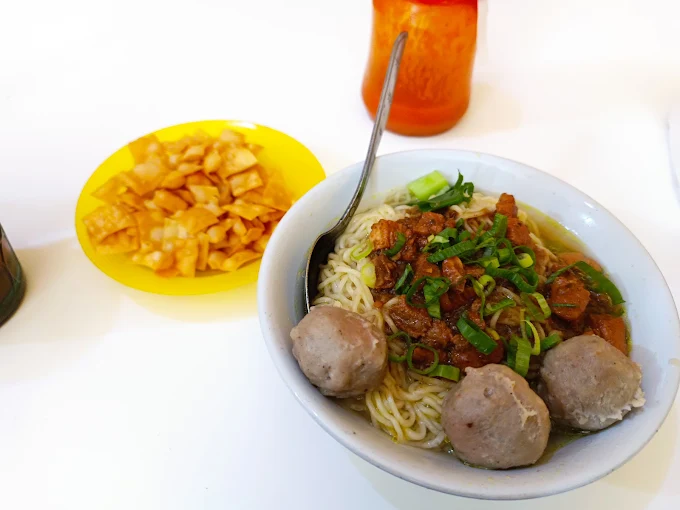 Mie Ayam Sengketa UI