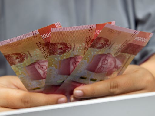 Sisihkan gaji di awal bulan 