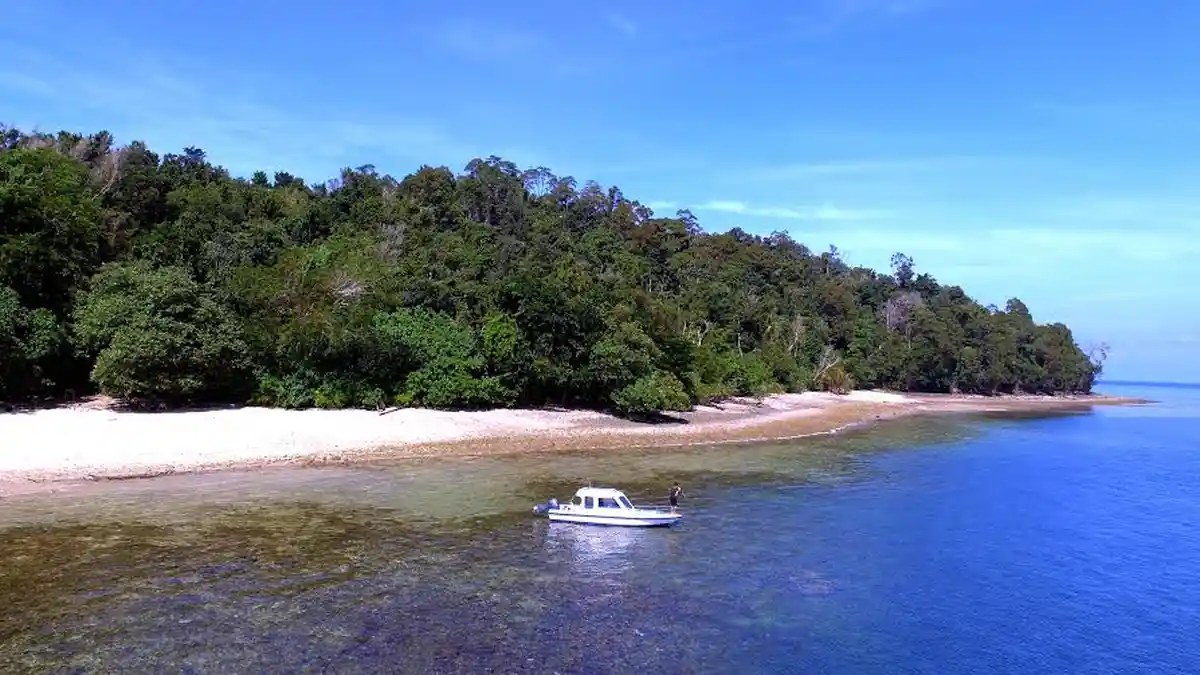 Pulau Bulupoloe