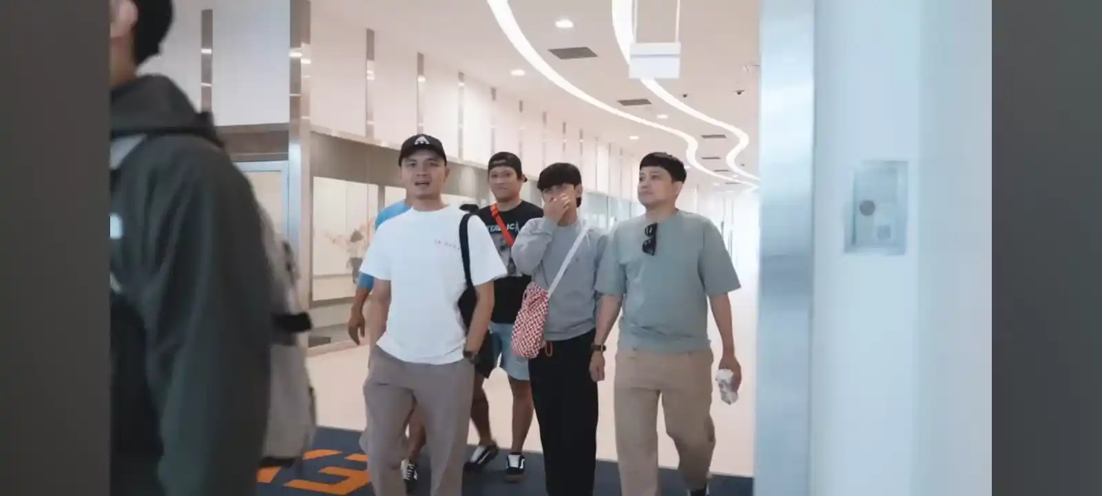 Branstorming sampai ke SIngapura Fakta Menarik Agak Laen Menyala Pantiku Blog GoPay