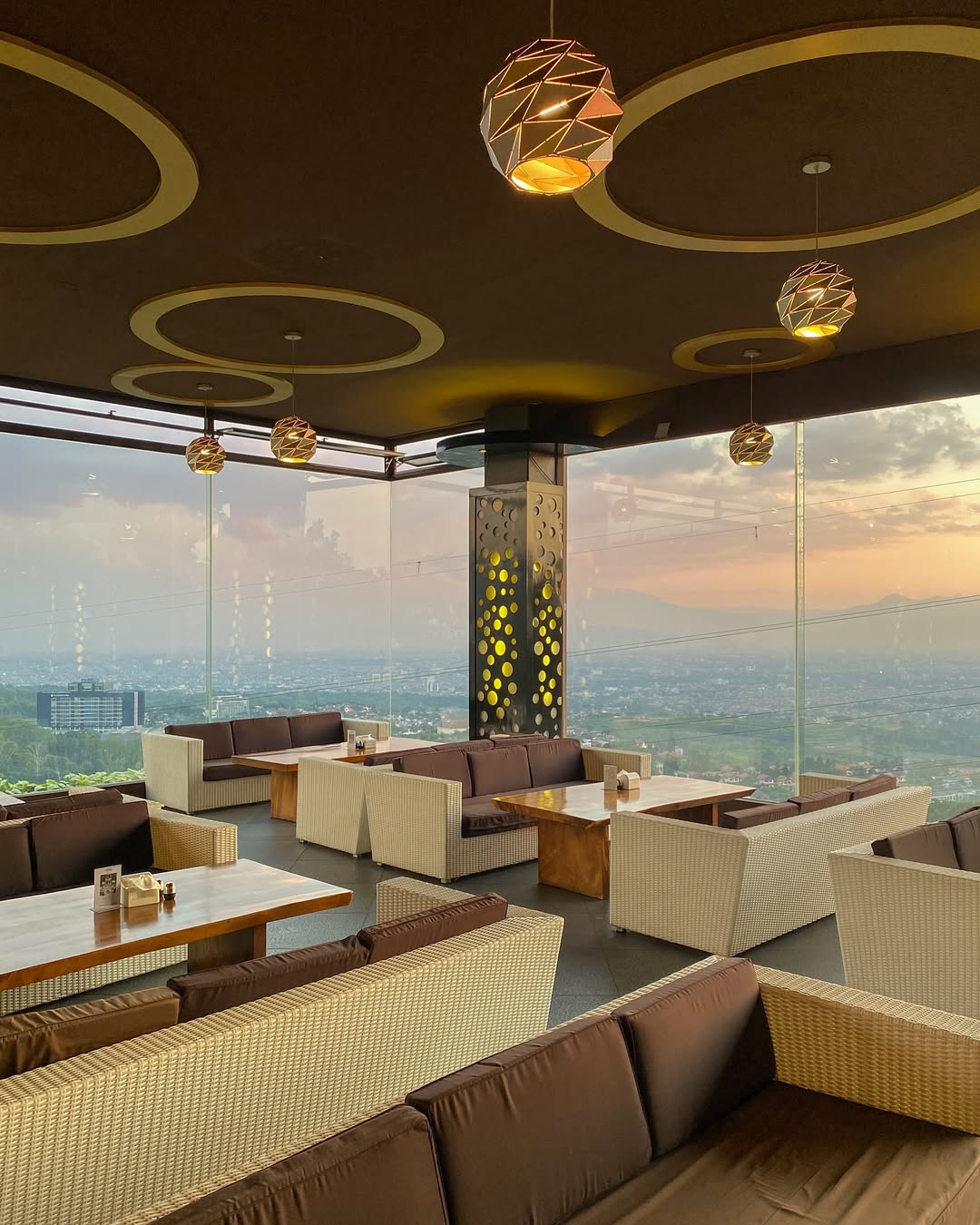 Skyline Best View Resto