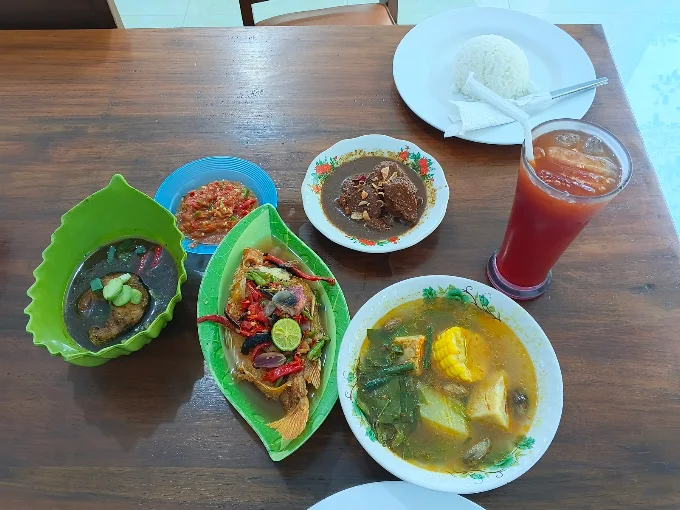 Warung Makan Betawi Ngoempoel