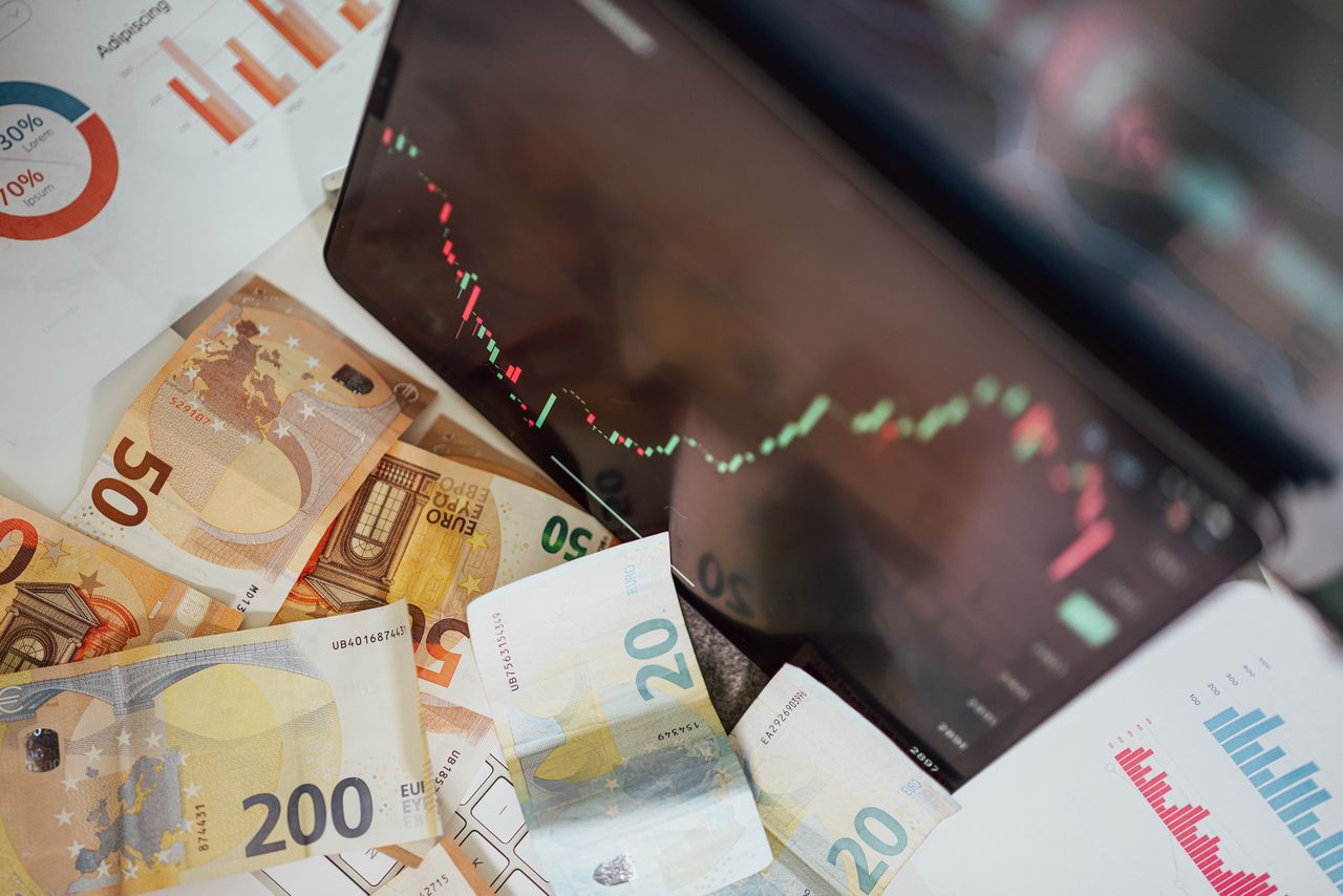 Biaya penggunaan Sistem Pengelolaan Investasi Terpadu (S-INVEST)