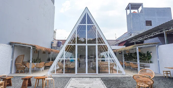 Toi et Moi Cafe Banjar Wijaya