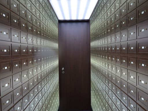 Titipkan Emas di Safe Deposit Box Lembaga Tepercaya
