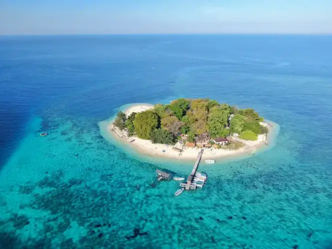 Pantai Pasir Putih Pulau Samalona