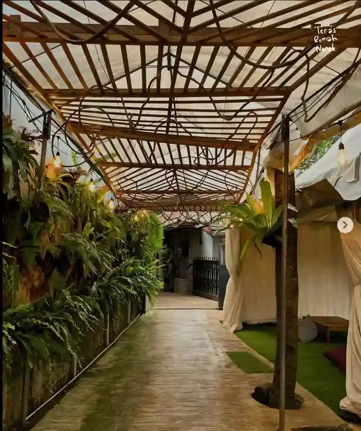 Teras Rumah Nenek Tempat Bukber di Jakarta Timur Blog GoPay