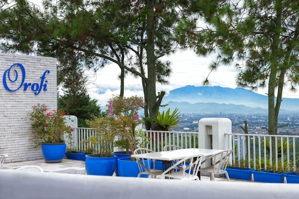 Orofi Cafe by The Valley