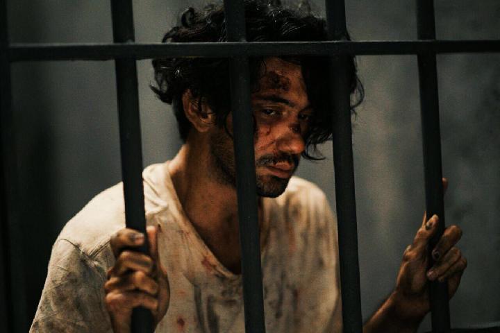 Reza Rahadian kembali menjadi Biru Laut