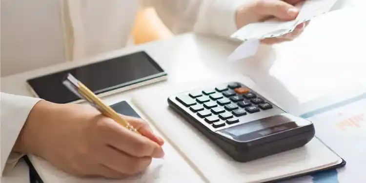 Evaluasi Keuangan Secara Berkala Cara Mengatur Keuangan Setelah Mengambil Pinjaman Online Blog GoPay