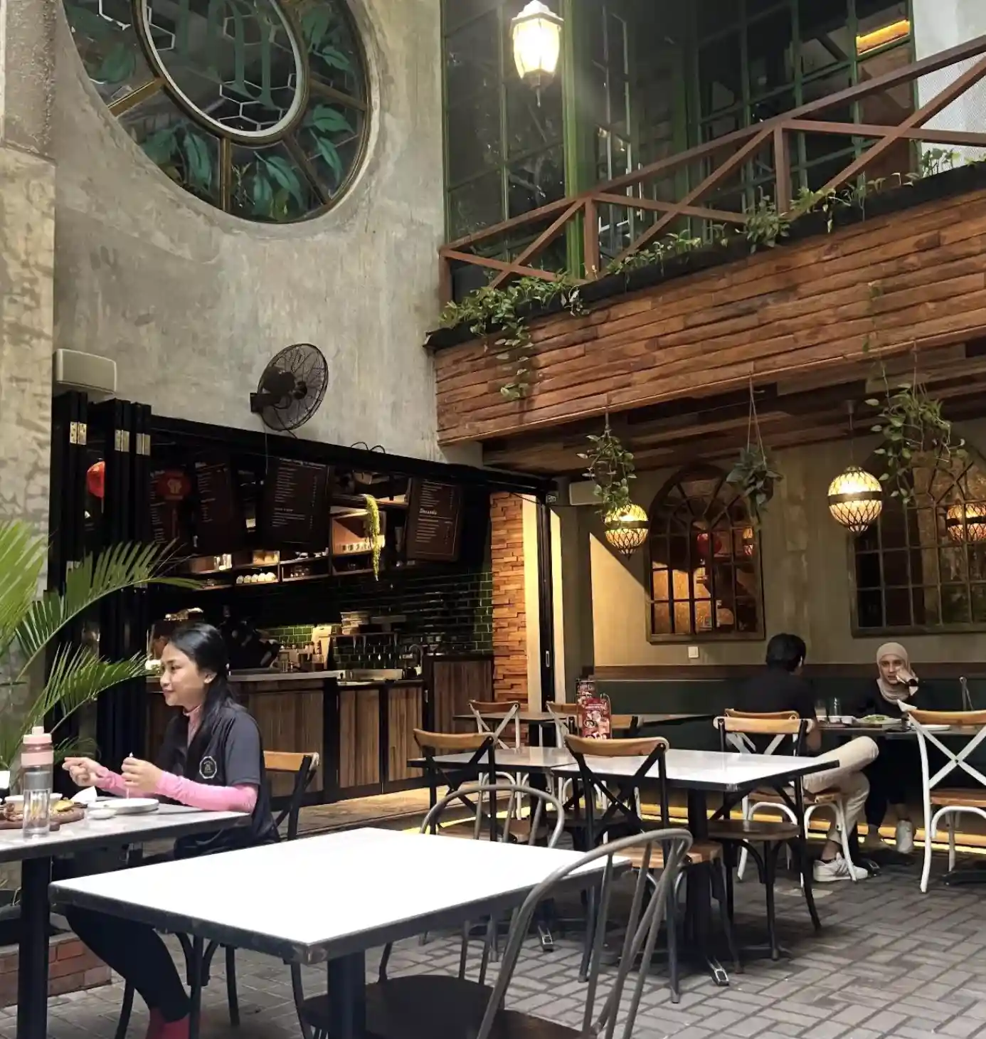 Mbience Garden Bistro Tempat Bukber di Jakarta Timur Blog GoPay