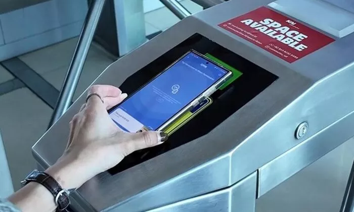 Tarif Perbedaan KRL MRT dan LRT Blog GoPay